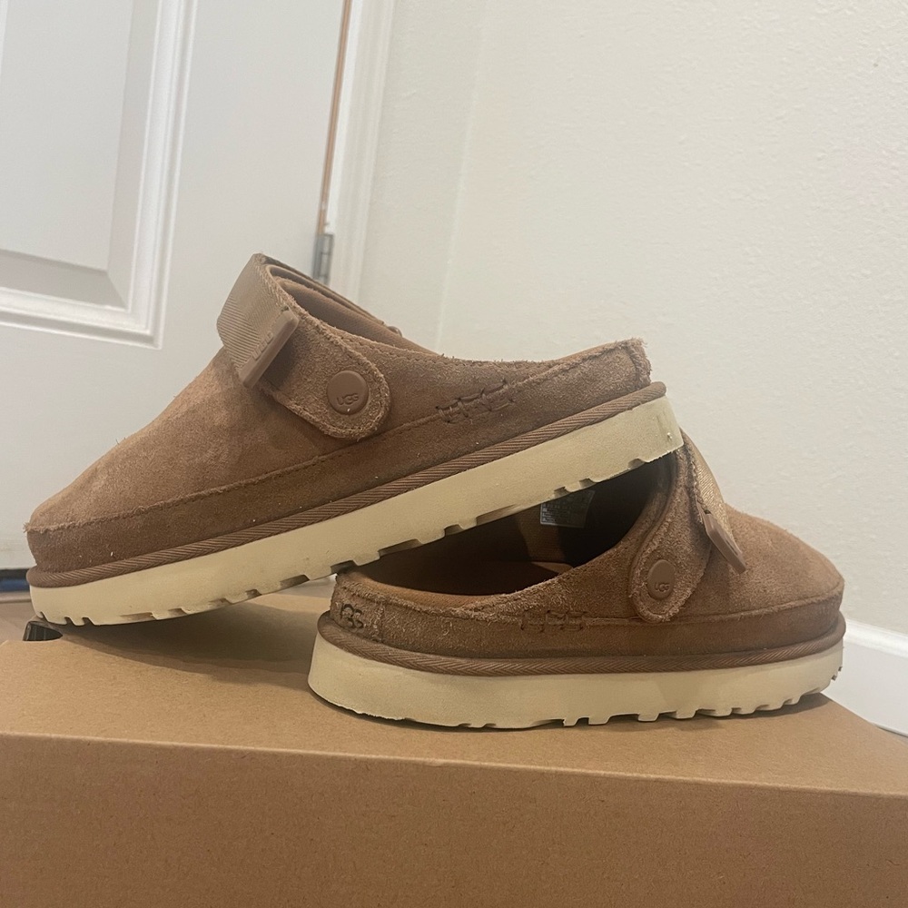 UGG Women’s Goldenstar Clog - Picture 2 of 5